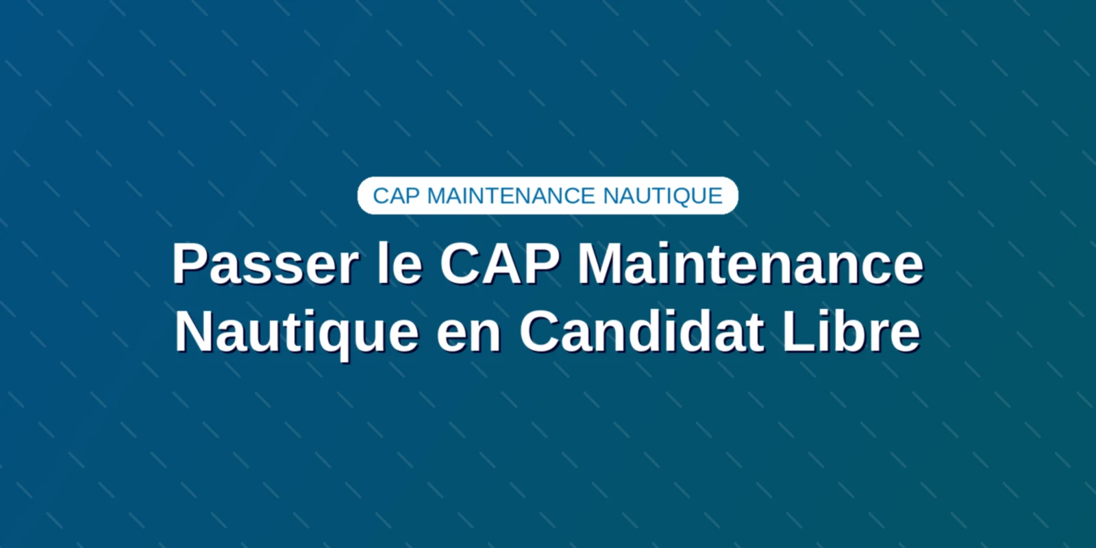 Candidat libre en tenue d'atelier ajustant le boîtier d'allumage d'un moteur de bateau